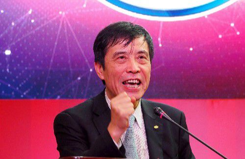 “关于球员的伤病，确实有一些，包括若日尼奥等等，我们现在有五六名球员存在问题，球队希望他们尽快回来。